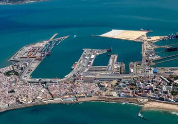 El Puerto de Cádiz se prepara para extraer de sus aguas un galeón de finales del siglo XVII
