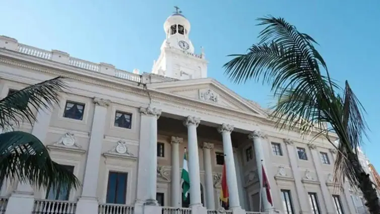 El plazo medio de pago a proveedores sube a los 33,26 días en el Ayuntamiento de Cádiz