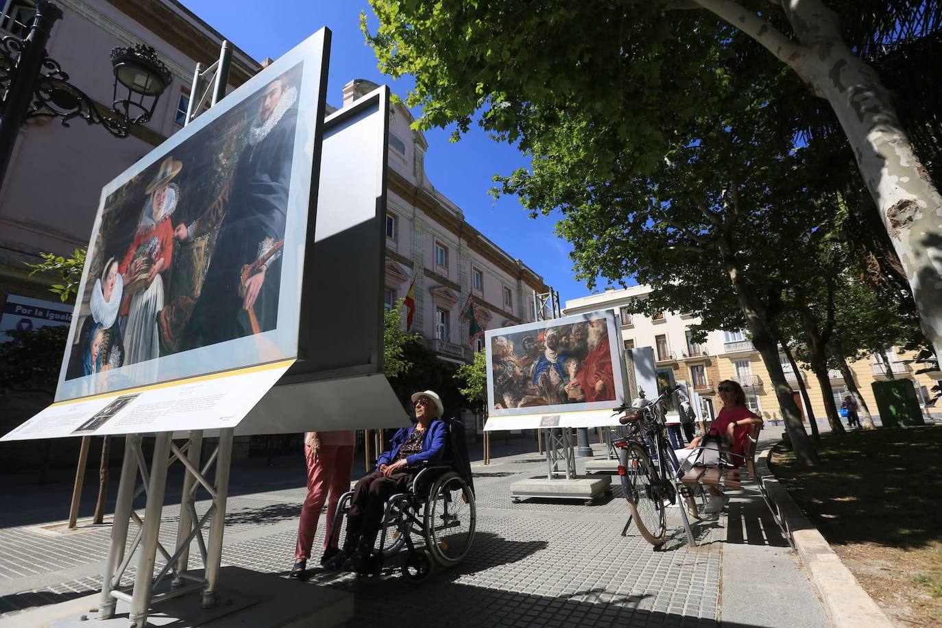 Fotos: Grandes obras del Museo del Prado toman las calles de Cádiz