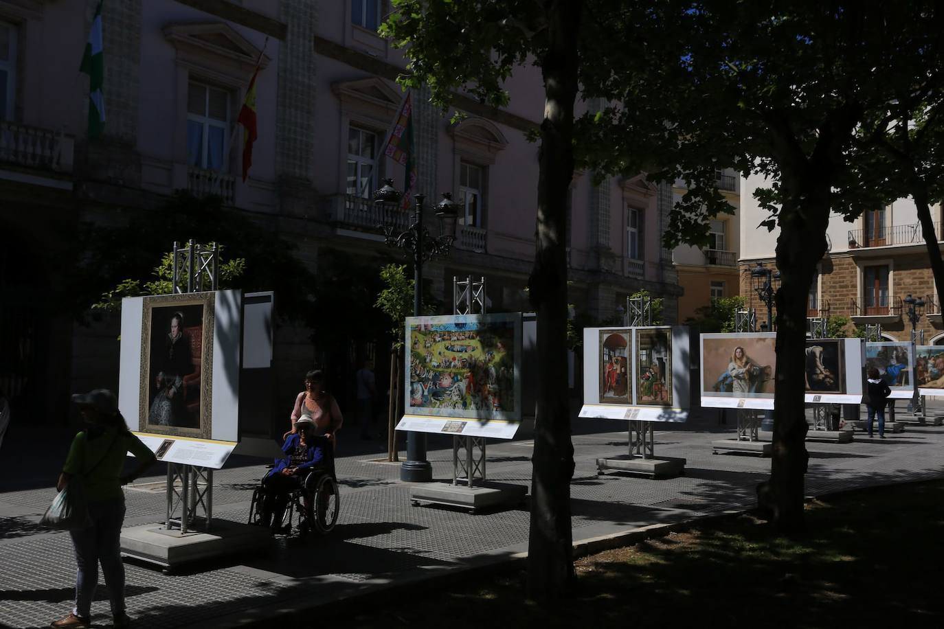 Fotos: Grandes obras del Museo del Prado toman las calles de Cádiz