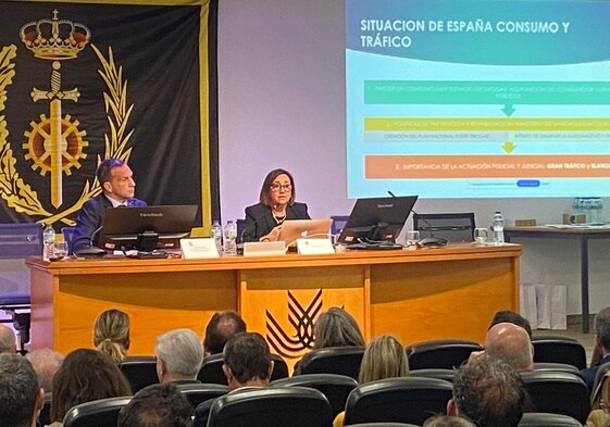 La fiscal Ana Villagómez participa en el congreso sobre crimen organizado en Cádiz.