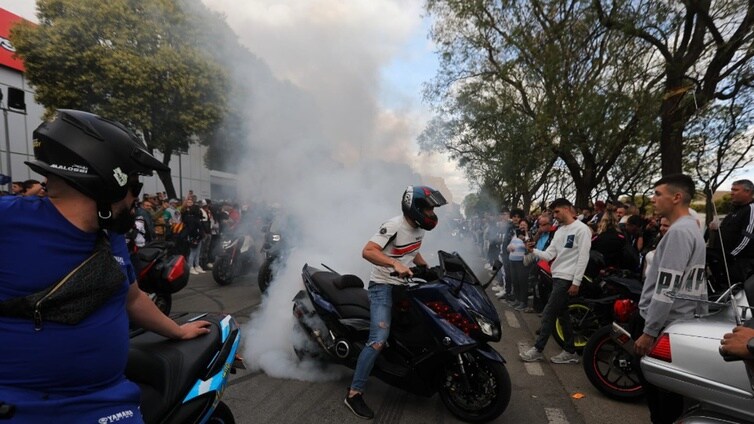 Vídeo: Ruido, gas y gran ambiente motero este viernes en las calles de Jerez