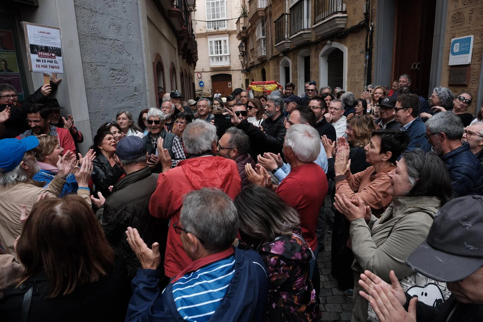 Fotos: Los socialistas de Cádiz salen a la calle en apoyo a Pedro Sánchez