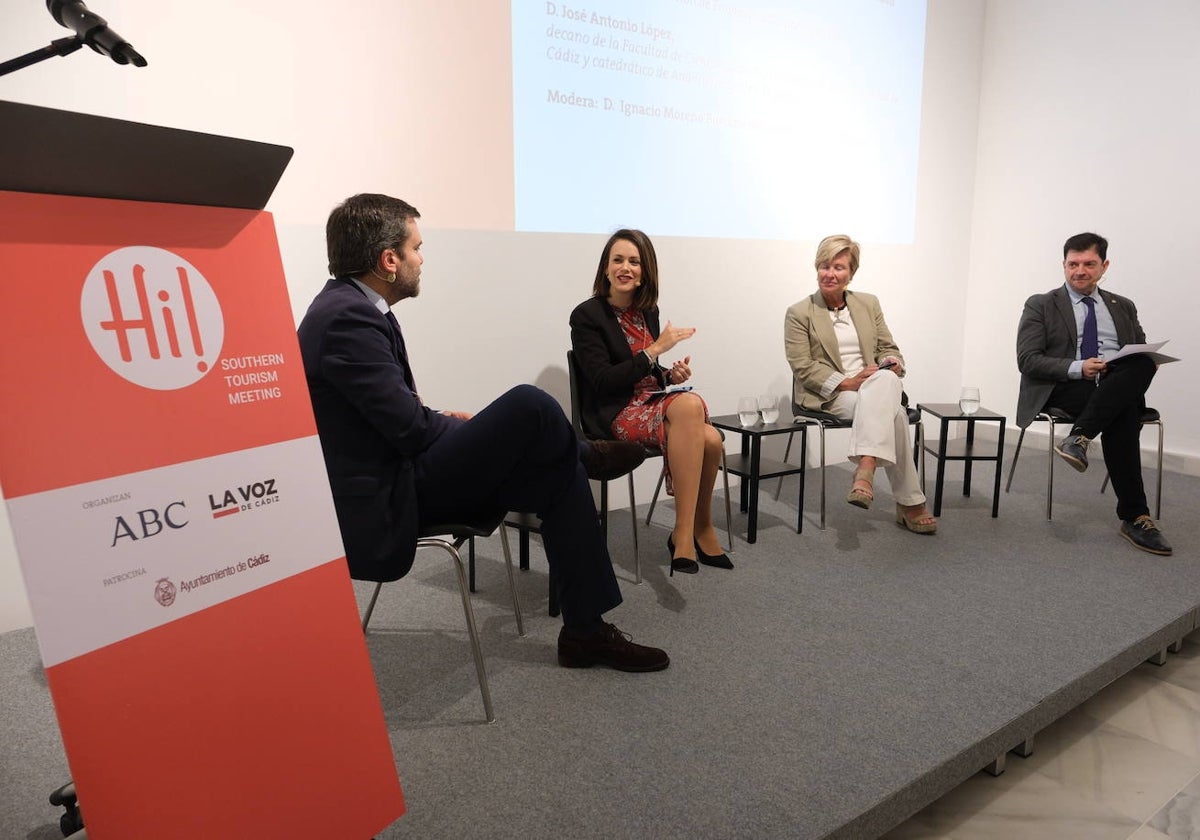 Foro de turismo: Cádiz debate sobre el modelo de ciudad que quiere