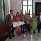 La entrega del premio se ha llevado a cabo este jueves en el Ayuntamiento portuense