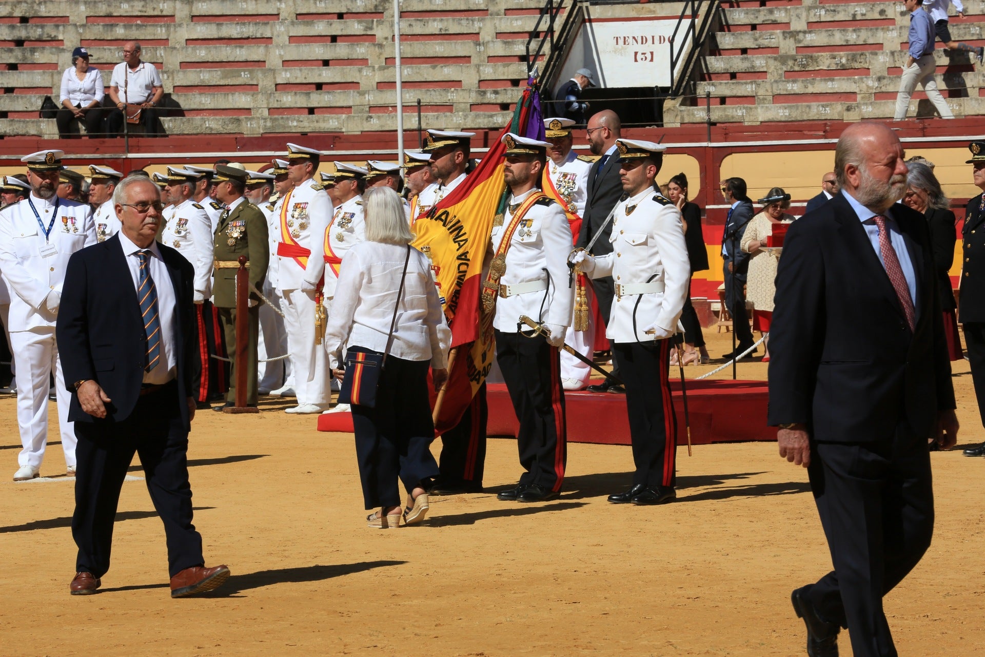 Fotos: Jura de bandera civil en la Plaza de Toros de El Puerto