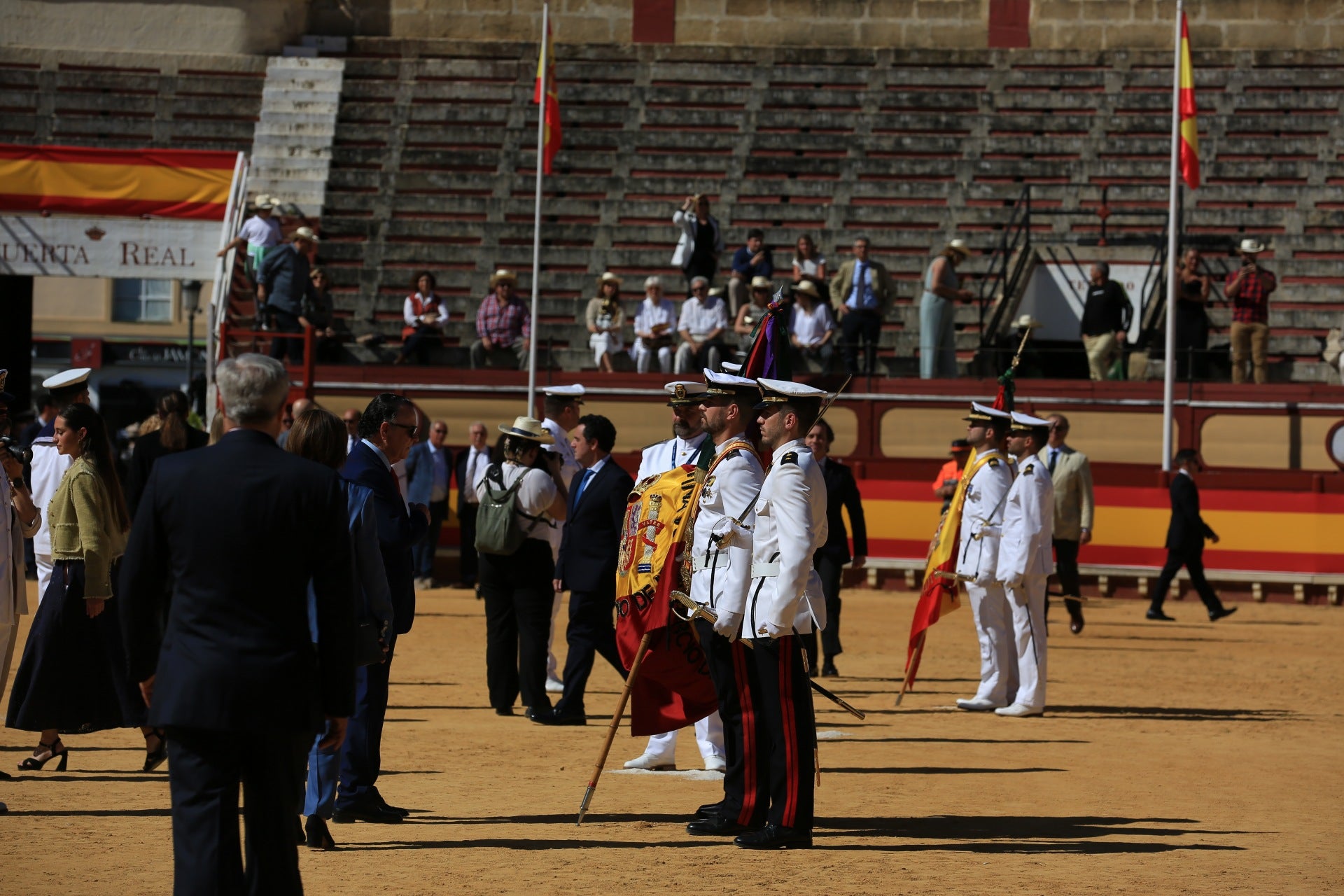 Fotos: Jura de bandera civil en la Plaza de Toros de El Puerto