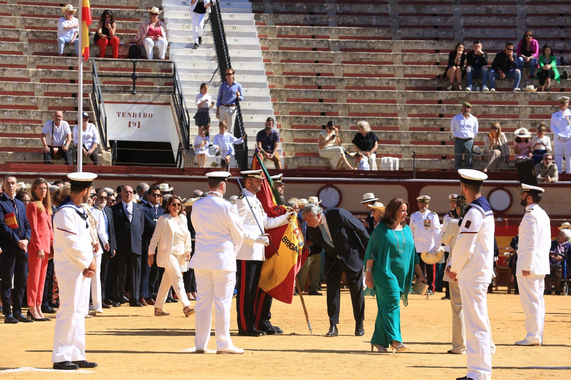 Fotos: Jura de bandera civil en la Plaza de Toros de El Puerto