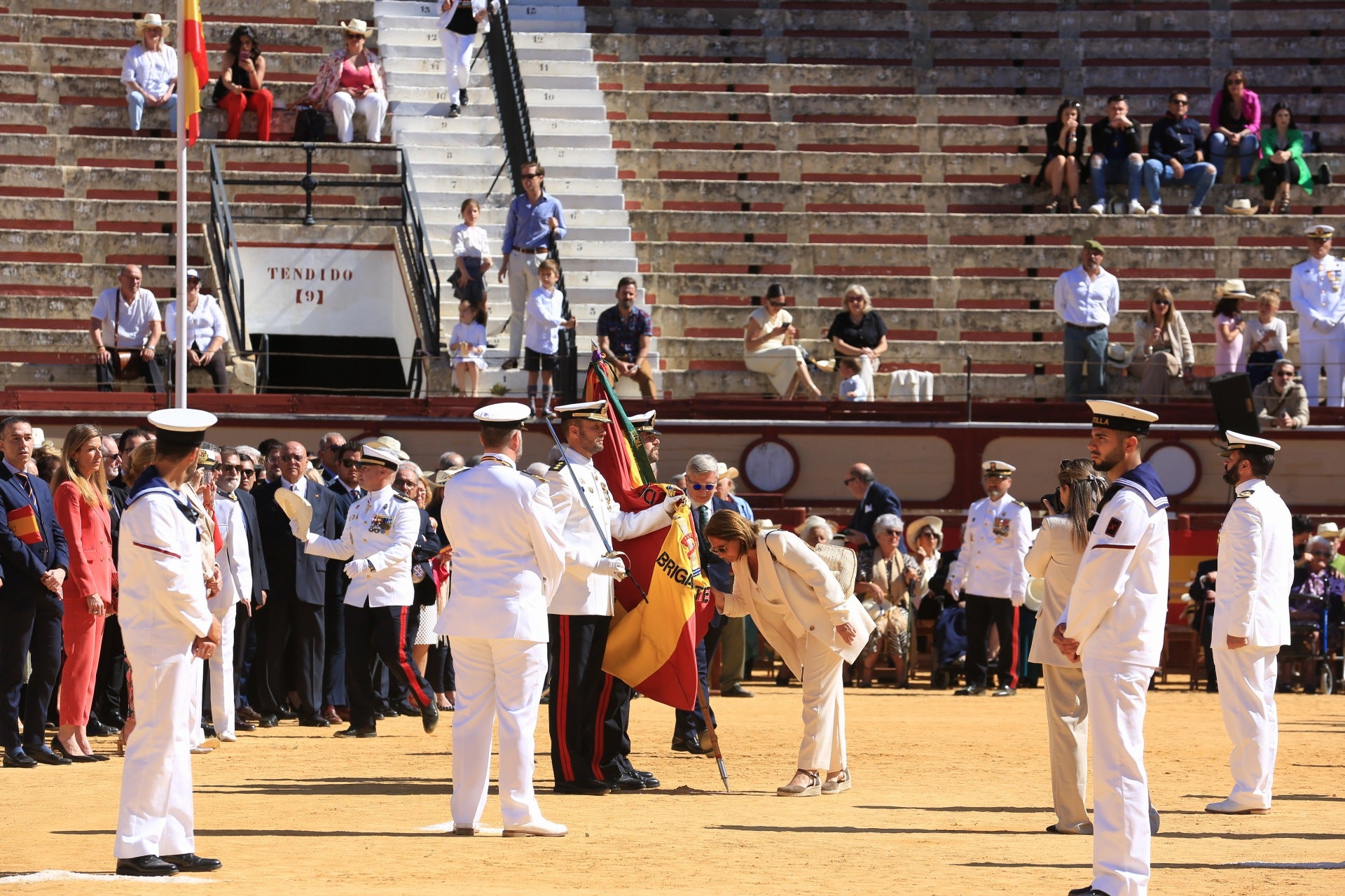 Fotos: Jura de bandera civil en la Plaza de Toros de El Puerto