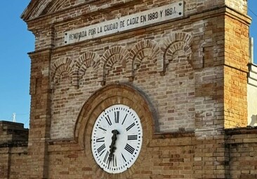 El Ayuntamiento de Cádiz pretende recuperar el reloj de la antigua Fábrica de Tabacos