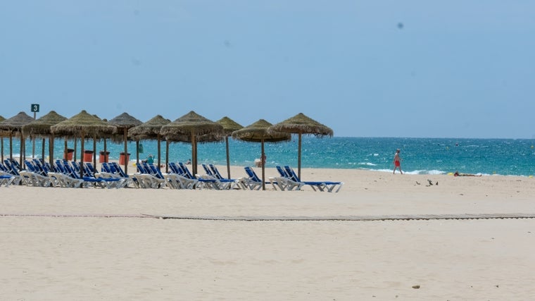 Las playas de Cádiz que no deberían tener Bandera Azul, según los ecologistas