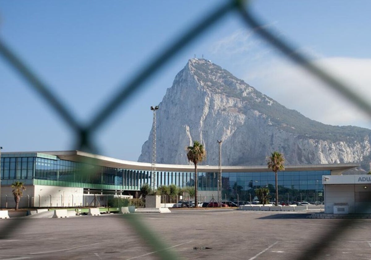 Espadas pide a Moreno «lealtad y cooperación» con el Gobierno sobre Gibraltar