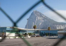 Espadas pide a Moreno «lealtad y cooperación» con el Gobierno sobre Gibraltar