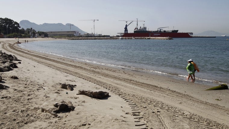 Las playas de Cádiz que no deberían tener Bandera Azul, según los ecologistas