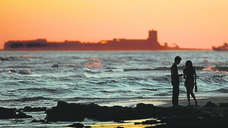 Las playas de Cádiz que no deberían tener Bandera Azul, según los ecologistas