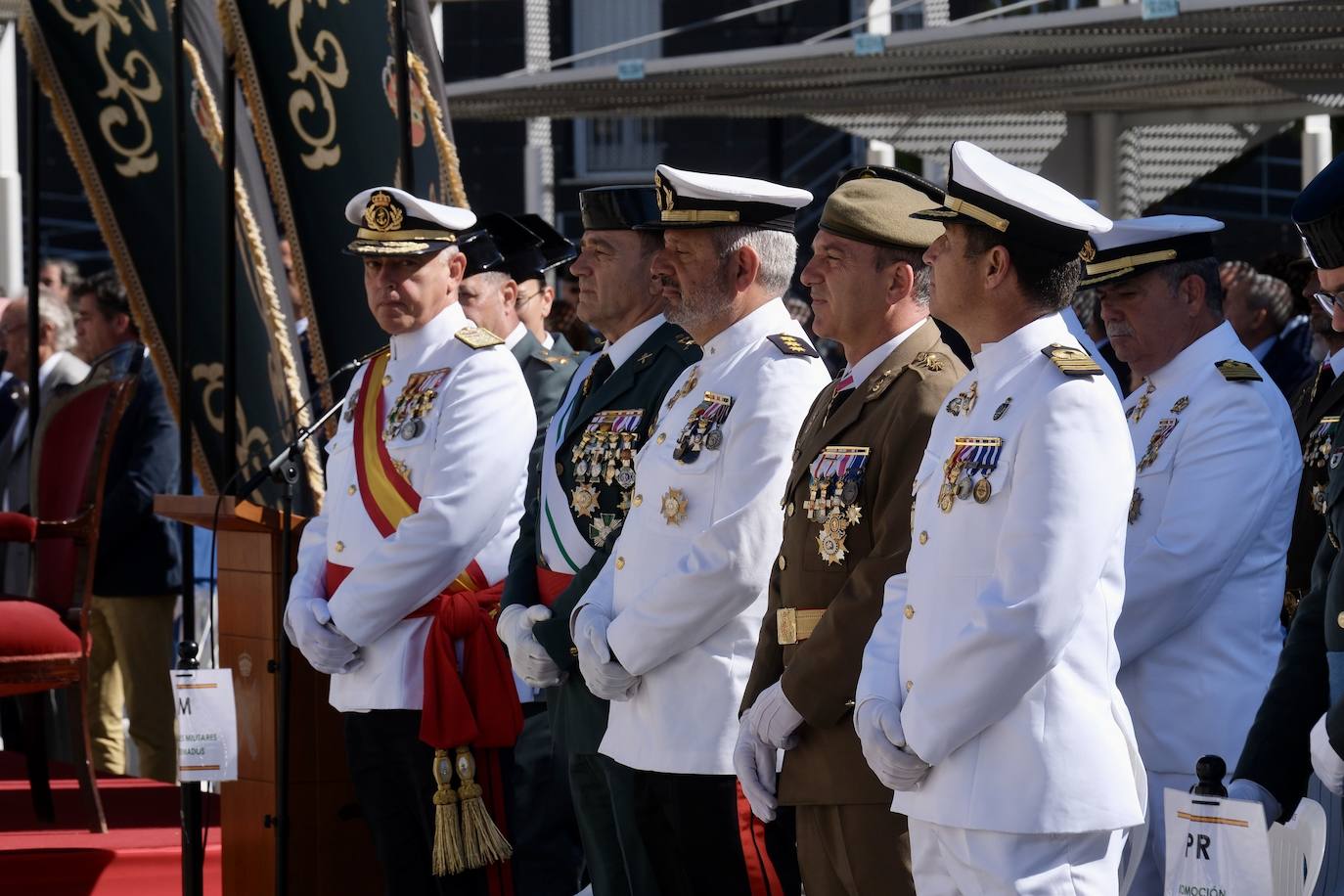 Fotos: Así ha sido la toma de posesión del nuevo jefe de la Comandancia, el coronel Luis Martín Velasco