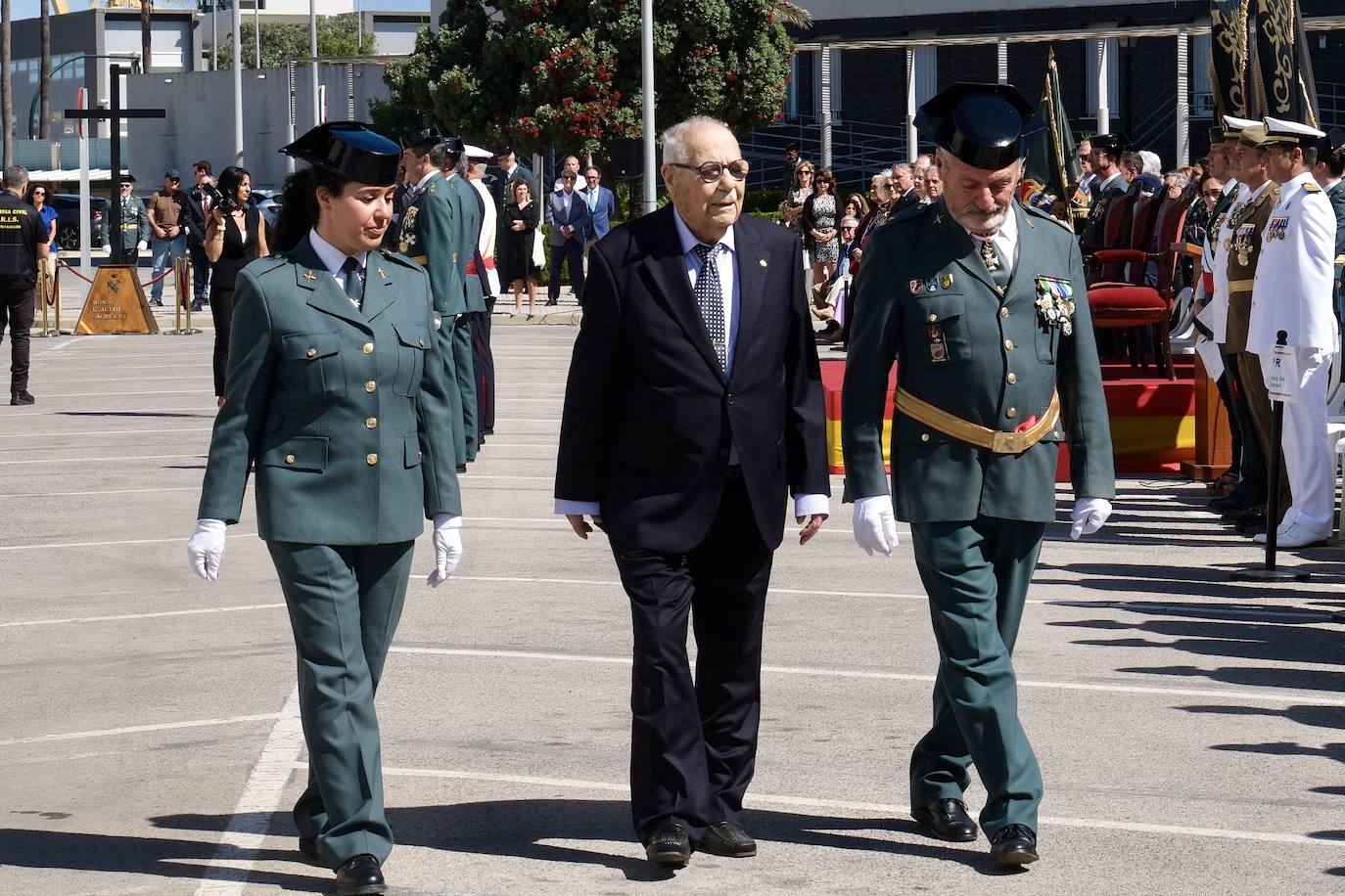 Fotos: Así ha sido la toma de posesión del nuevo jefe de la Comandancia, el coronel Luis Martín Velasco