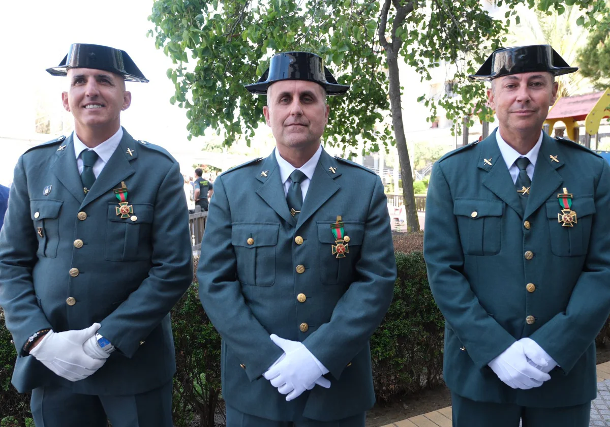 Los agentes eran condecorados este viernes con la medalla roja al mérito de la Guardia Civil de Cádiz.
