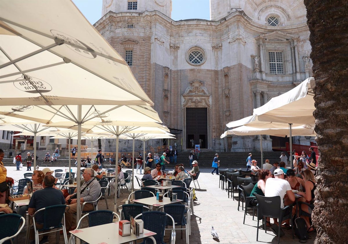 Cádiz, con la temperatura media más alta de Andalucía en abril