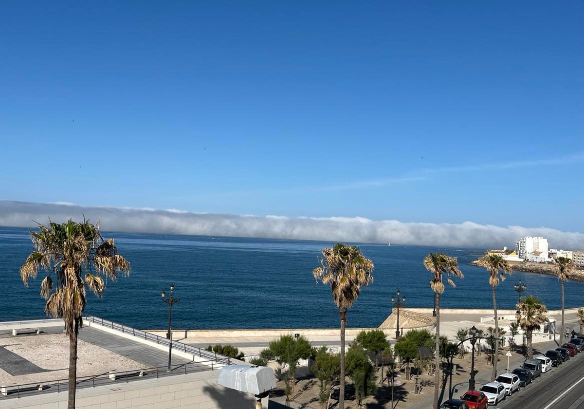 Así estaba el horizonte en la mañana de este domingo visto desde el Campo del Sur