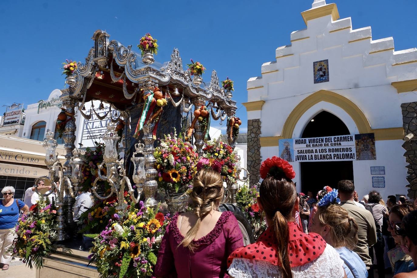 Fotos: así ha sido el primer día de embarque de romeros de Cádiz en Bajo de Guía en Sanlúcar