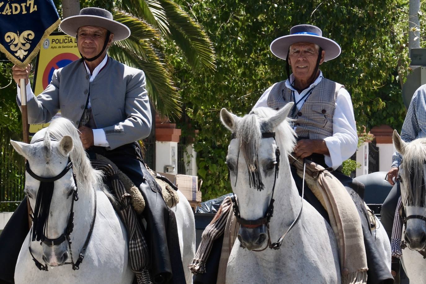 Fotos: así ha sido el primer día de embarque de romeros de Cádiz en Bajo de Guía en Sanlúcar