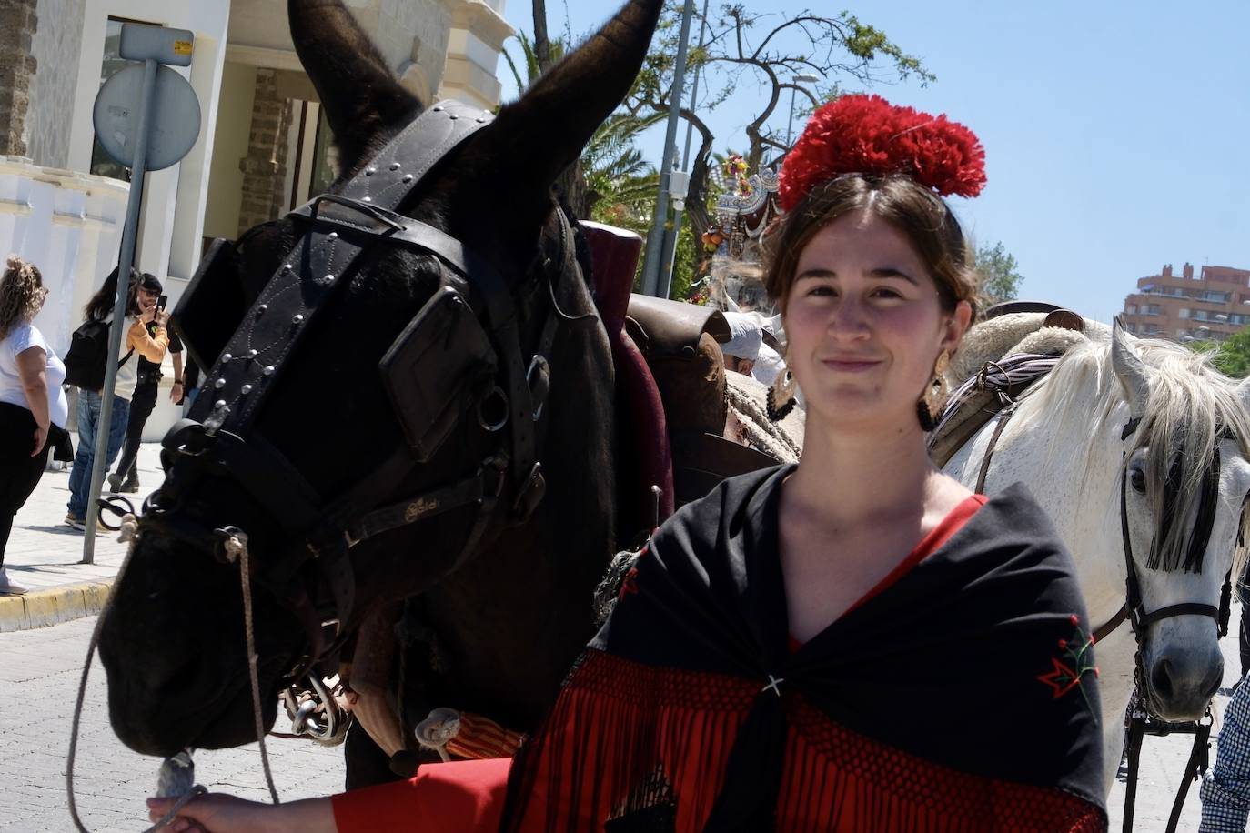 Fotos: así ha sido el primer día de embarque de romeros de Cádiz en Bajo de Guía en Sanlúcar