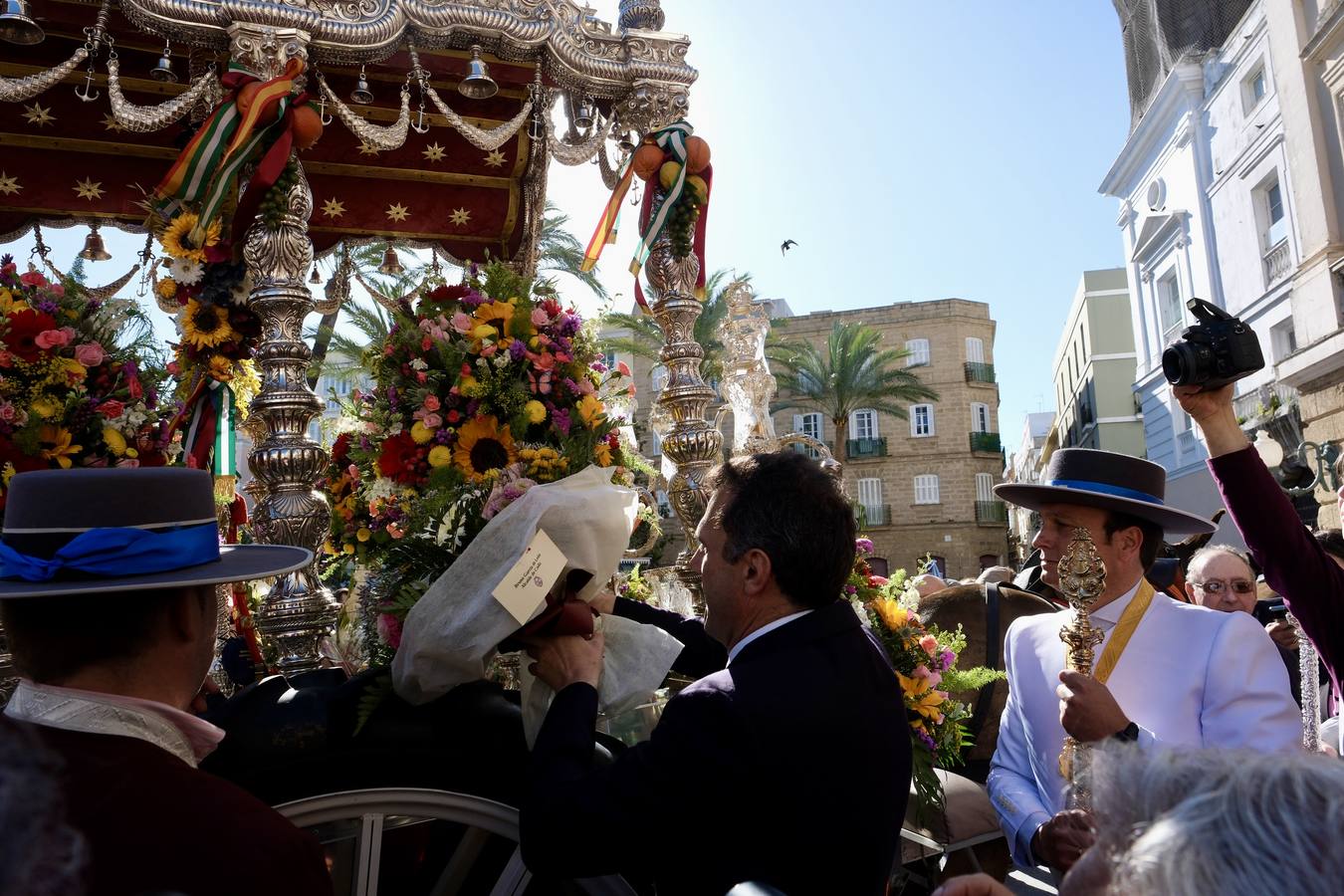 Fotos: La hermandad del Rocío de Cádiz recorre la ciudad antes de salir hacia Almonte