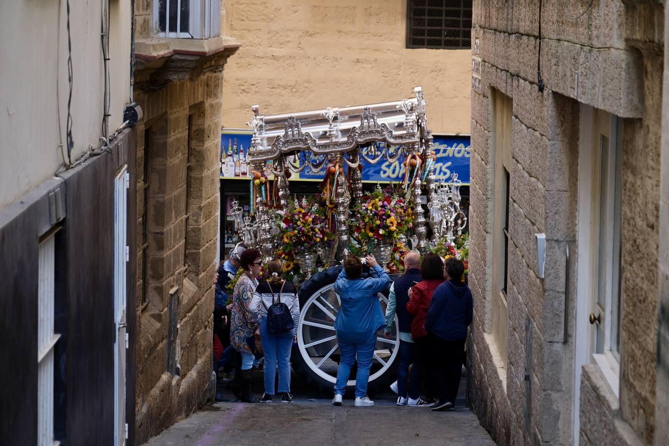 Fotos: La hermandad del Rocío de Cádiz recorre la ciudad antes de salir hacia Almonte