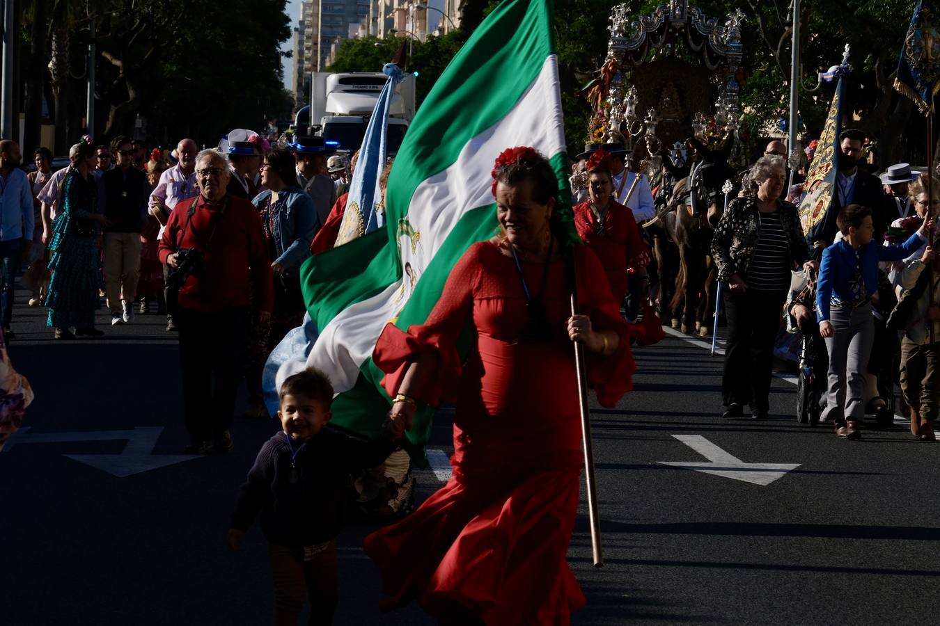 Fotos: La hermandad del Rocío de Cádiz recorre la ciudad antes de salir hacia Almonte