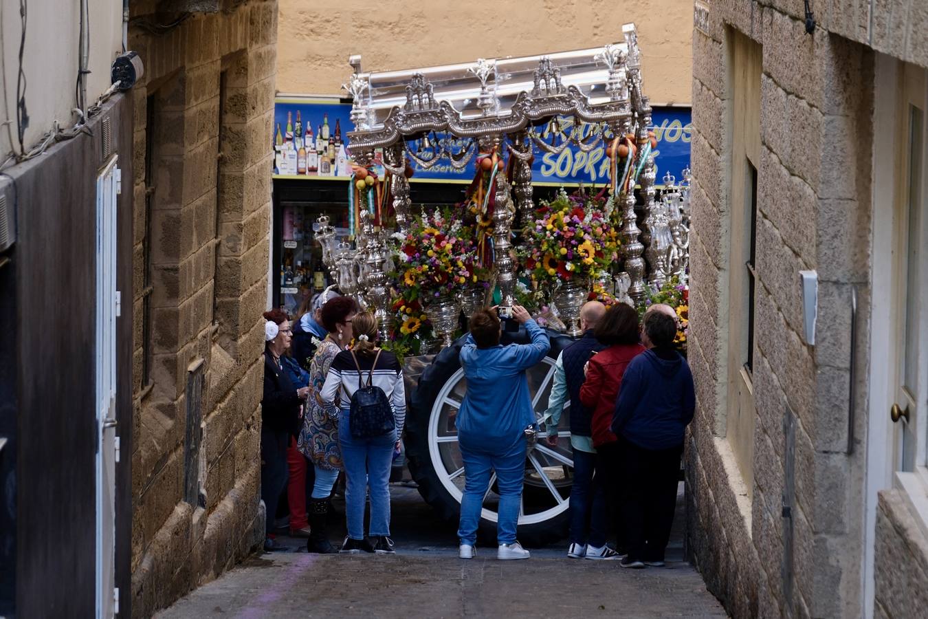 Fotos: La hermandad del Rocío de Cádiz recorre la ciudad antes de salir hacia Almonte