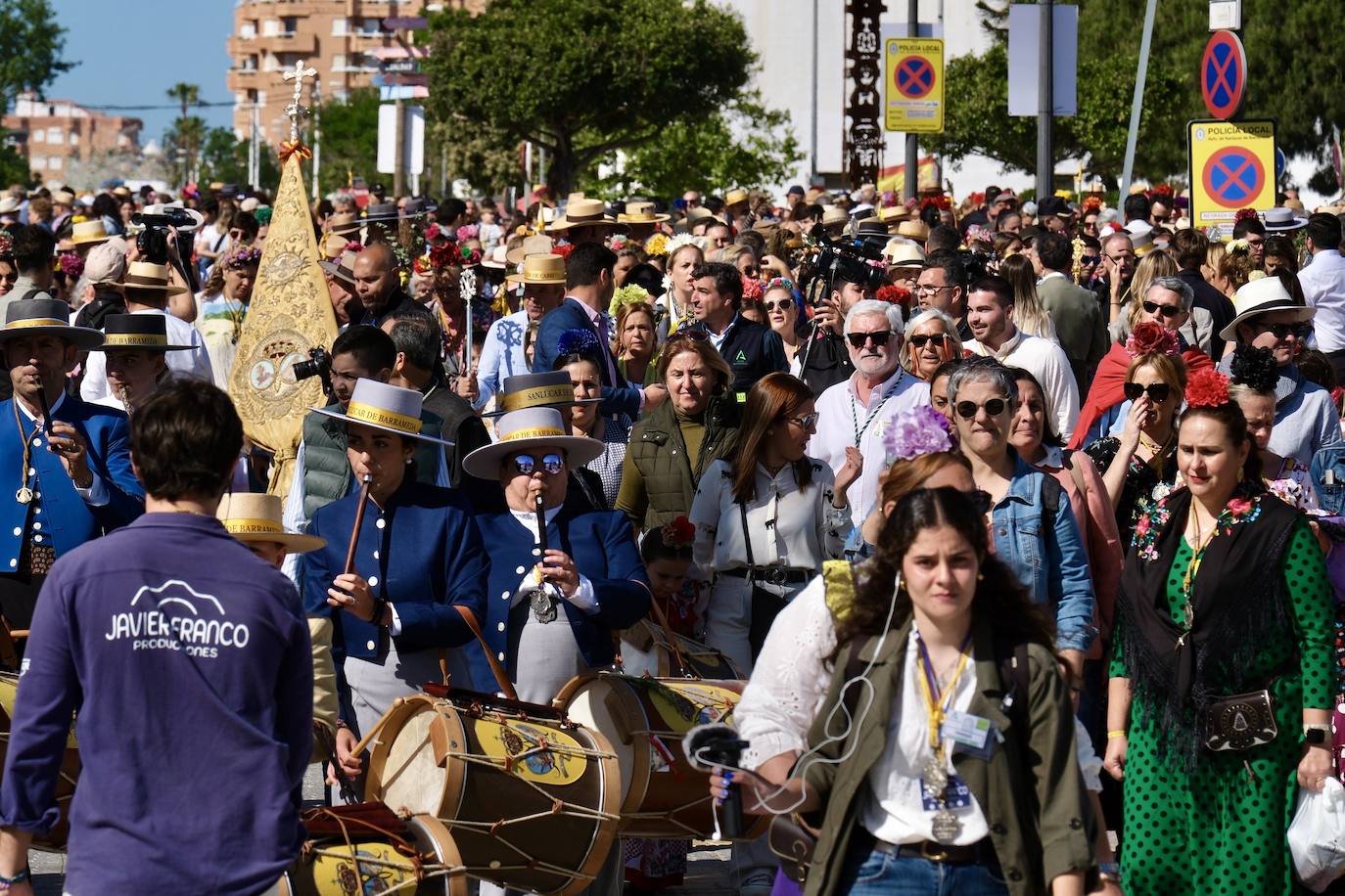 Fotos: la hermandad de Sanlúcar en el embarque en Bajo de Guía