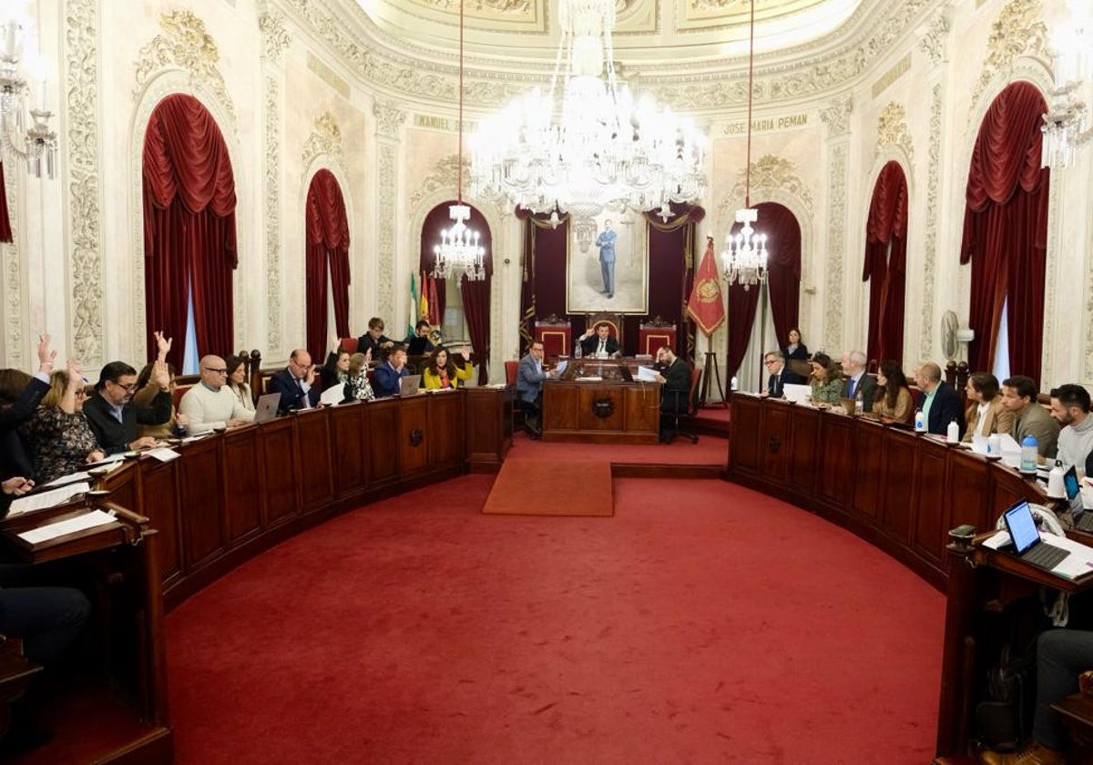 Imagen de una sesión plenaria ordinaria en el Ayuntamiento de Cádiz.