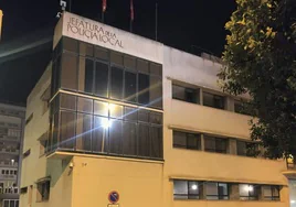 El Ayuntamiento adecentará la fachada de la Policía Local de Cádiz