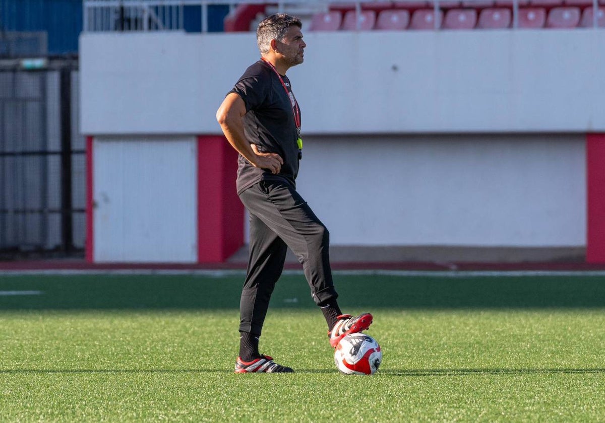 Juanjo Bezares, entrenador del Lincoln Red Imps Football Club