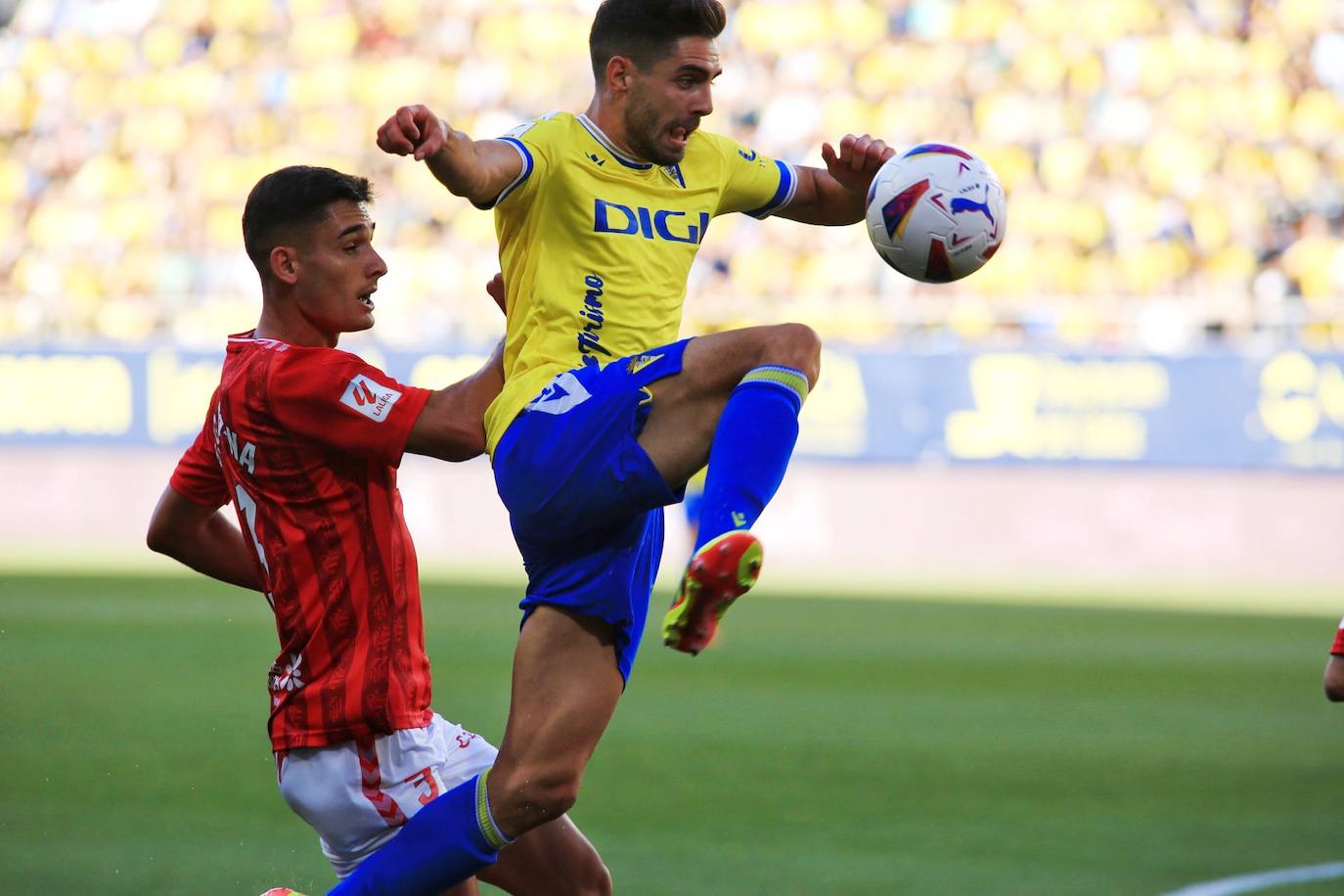 Fotos: Las imágenes del partido Cádiz CF-Las Palmas en Carranza