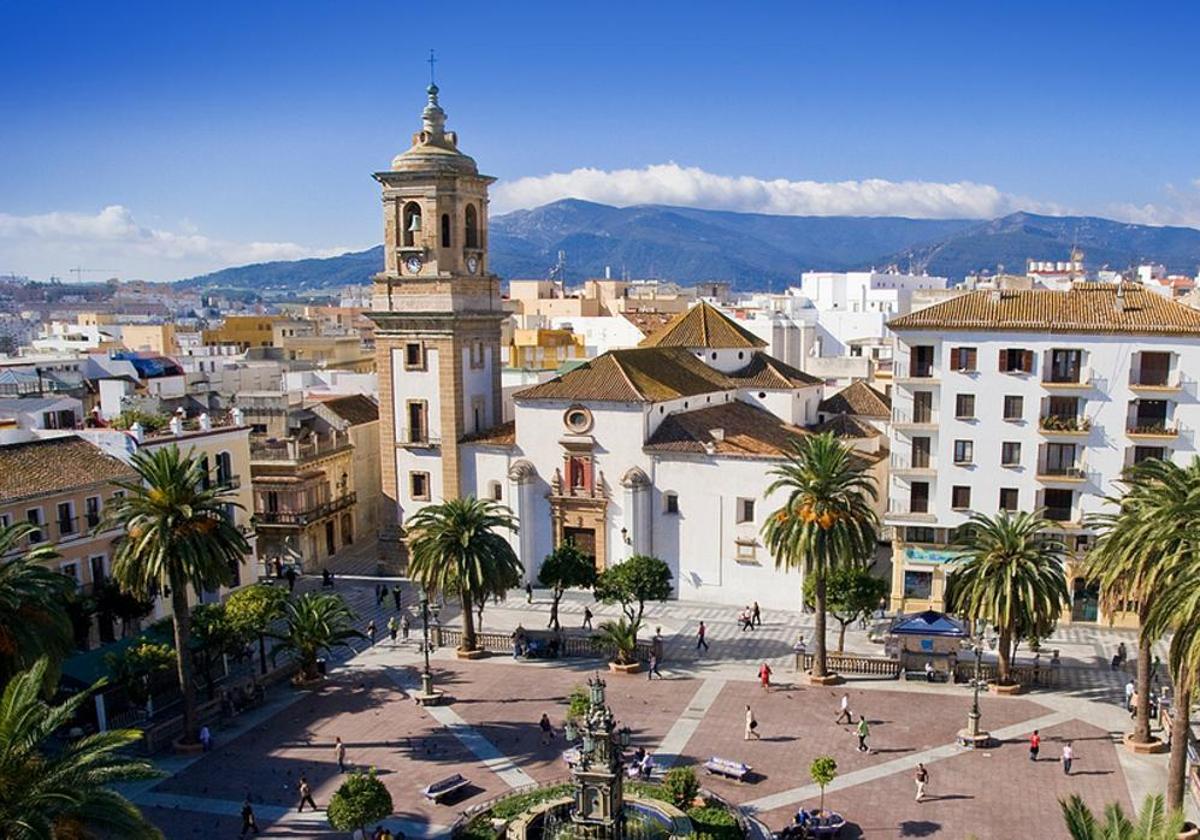 Imagen de la Iglesia de la Palma y de la plaza Alta de Algeciras