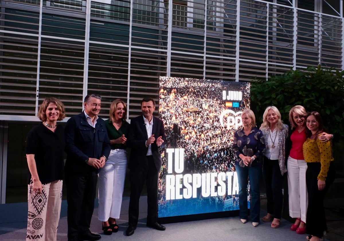 Foto de familia del PP en el arranque de la campaña electoral.