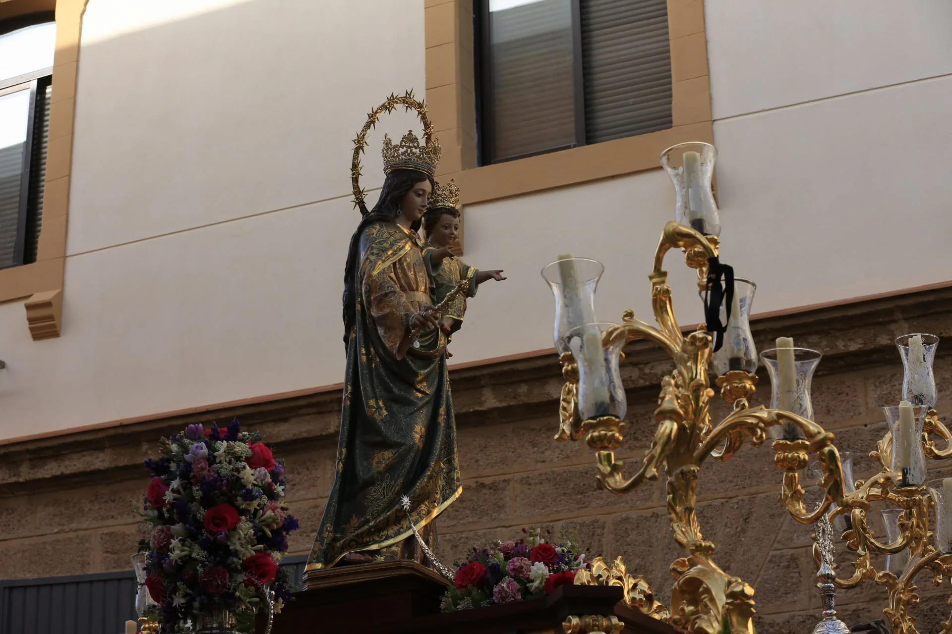 Fotos: Salesianos arropa a su patrona, María Auxiliadora