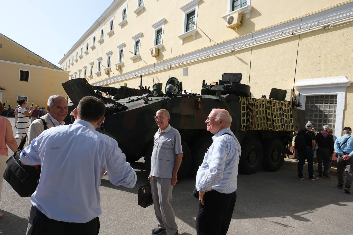 Fotos: San Fernando celebra el Día de las Fuerzas Armada con una exposición de material militar