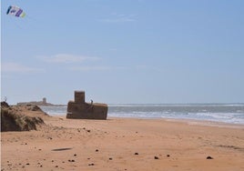 Desalojada una parte del acceso de la playa de Camposoto por la aparición de un proyectil