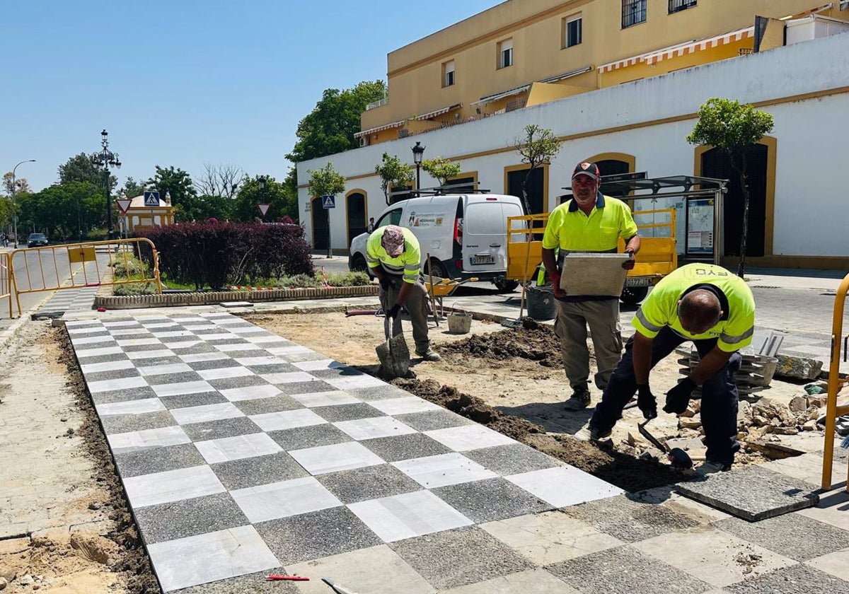 Intervienen la plaza de Los Jazmines de El Puerto con la mejora de la iluminación y la ampliación del pavimento