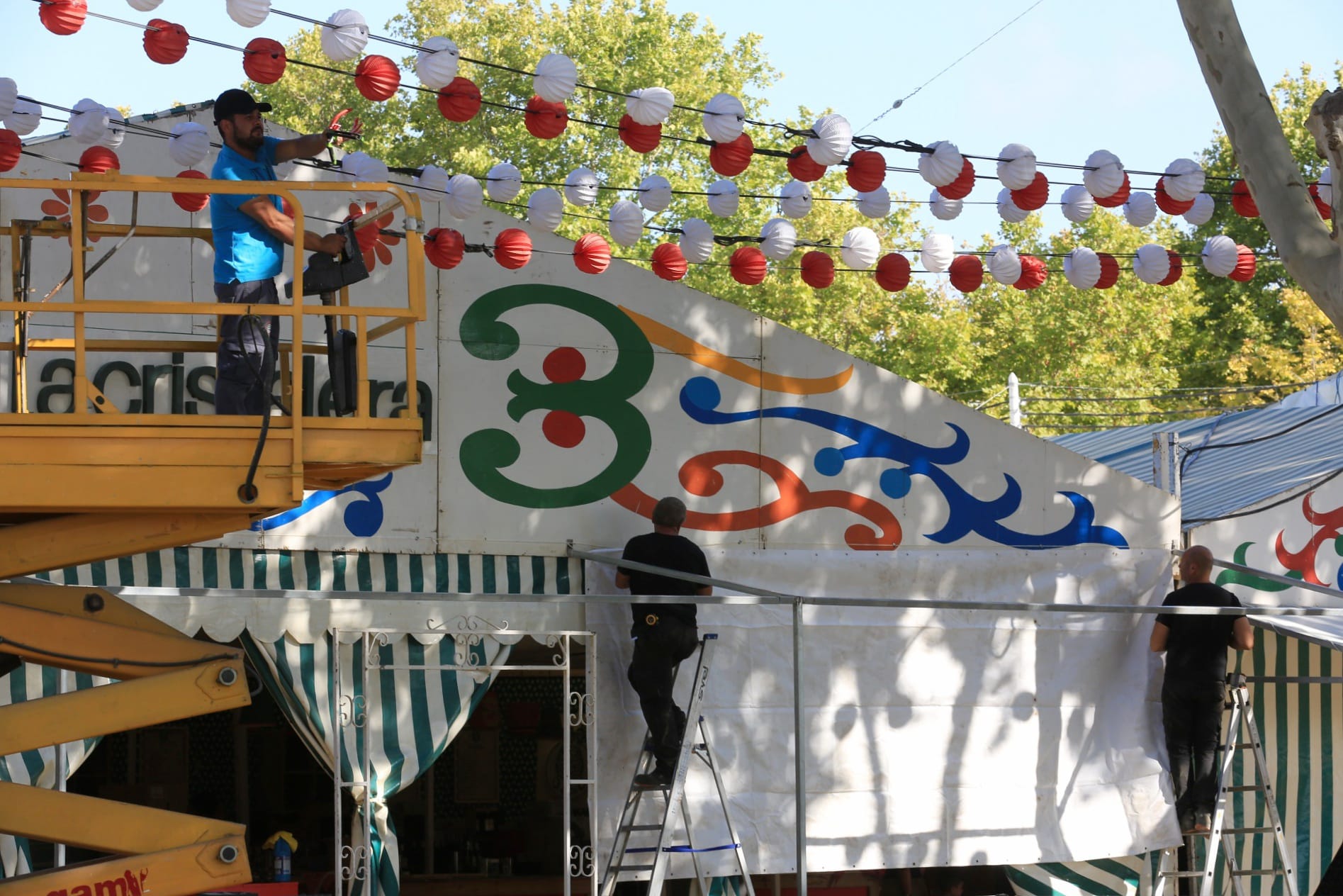 Fotos: El Puerto ultima los preparativos para su Feria