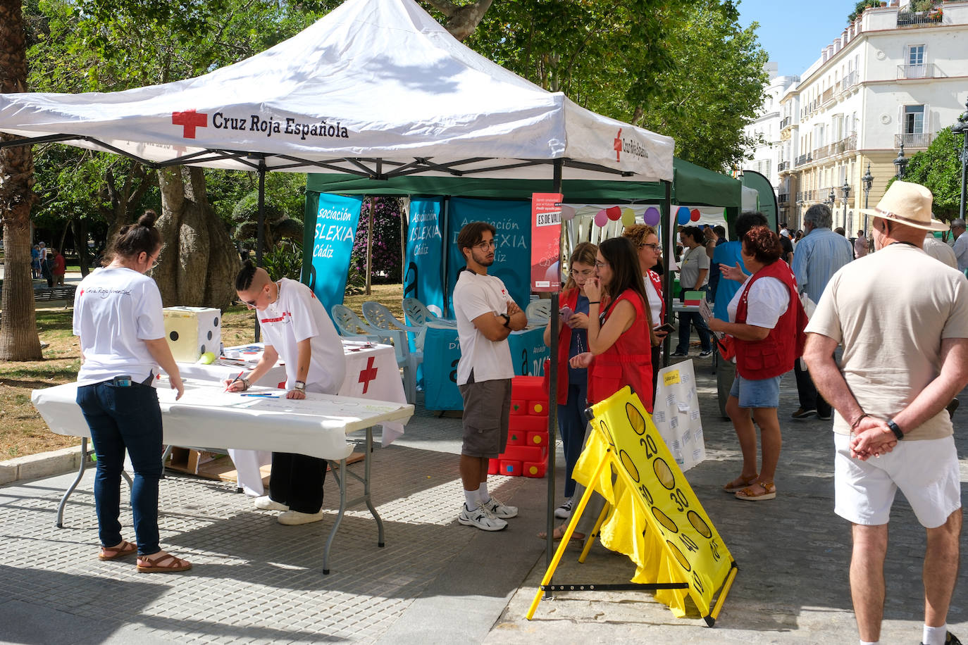 Fotos: Las imágenes de la Feria de Promoción de la Salud y Bienestar de Cádiz