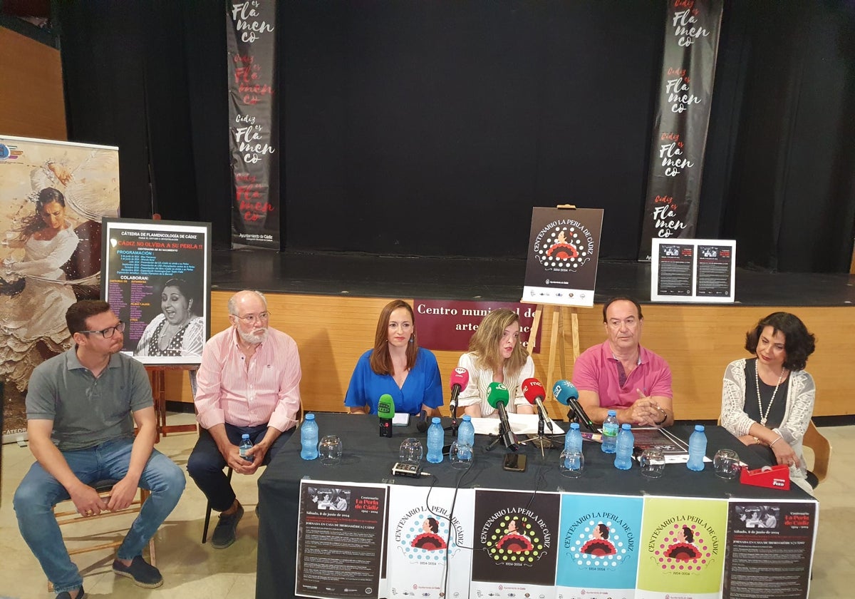 Presentación de la conmemoración del centenario del nacimiento de La Perla de Cádiz en el Centro de Arte Flamenco La Merced.