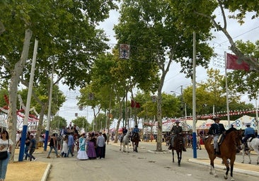 Viernes de Feria encapotado pero alegre en El Puerto