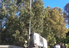 Accidente entre un coche y una furgoneta en la A-7 a la altura de Los Barrios