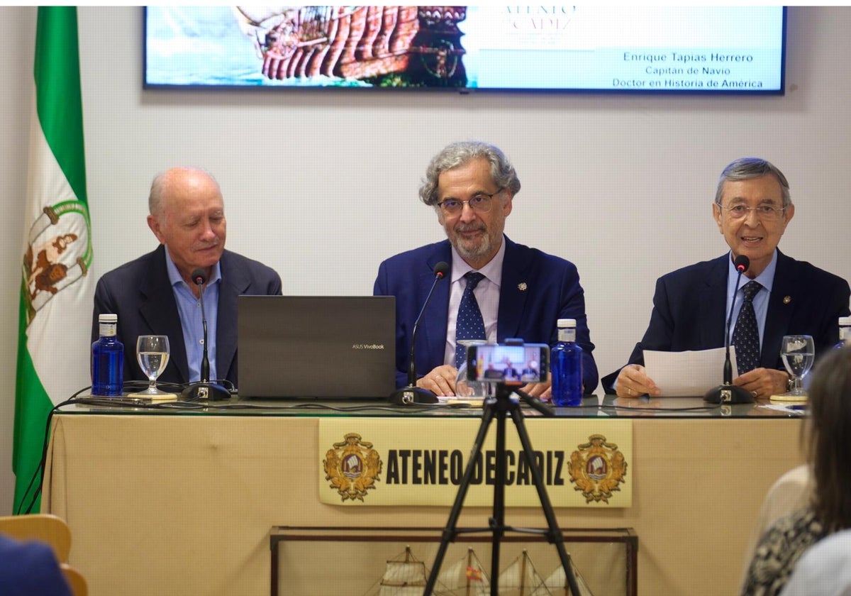 El Ateneo de Cádiz acoge la conferencia sobre Pedro Sarmiento de Gamboa.