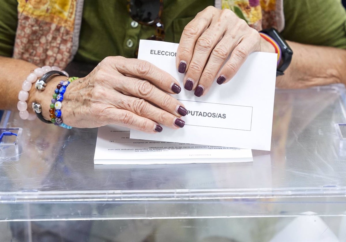 El PSOE pide revisar los más de 130 votos a Junts en un colegio electoral de San Fernando