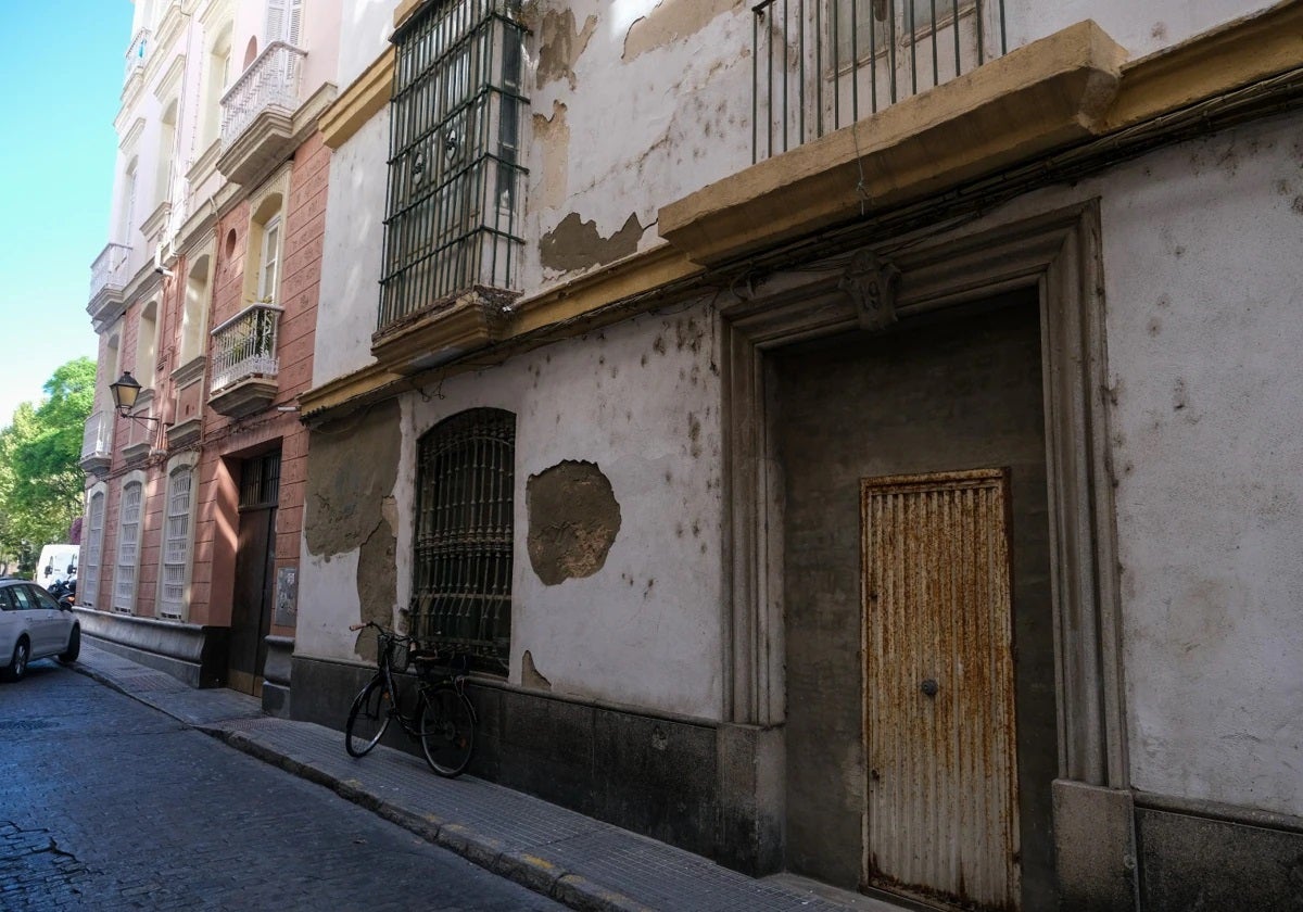 Una de las tres fincas que van a ser rehabilitadas, ubicada en Calderón de la Barca, 19.